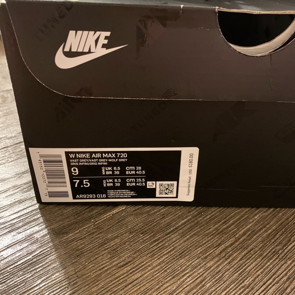Nike Air max 720 wolf grey brand new in box. - Picture 8 of 9